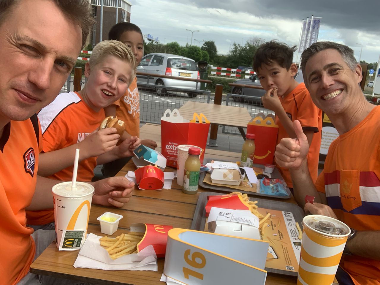 Familie de Raadt bij de McDonald's
