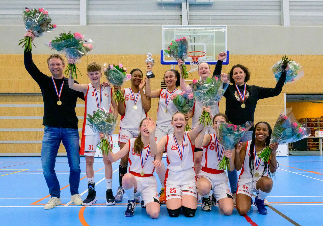 V16-2 Kampioen seizoen 2022-2023